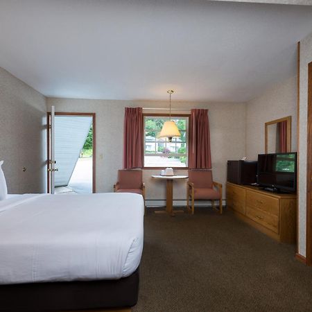 Americas Best Value Inn & Suites Lake George Ruang foto