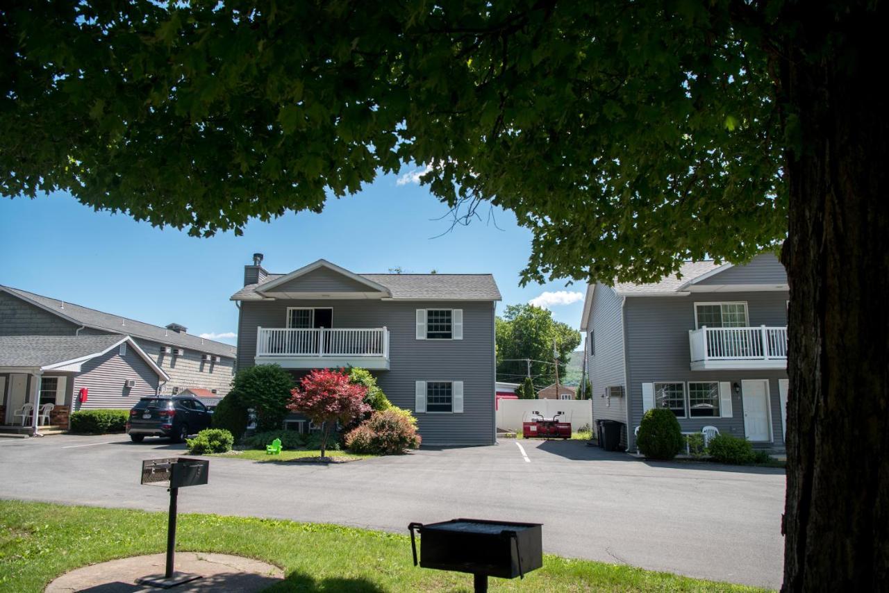Americas Best Value Inn & Suites Lake George Bagian luar foto