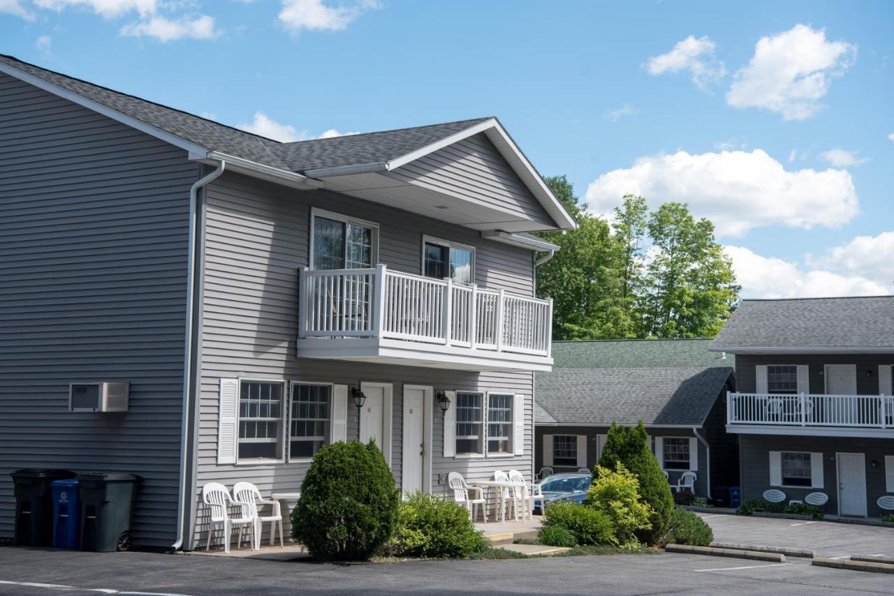 Americas Best Value Inn & Suites Lake George Bagian luar foto