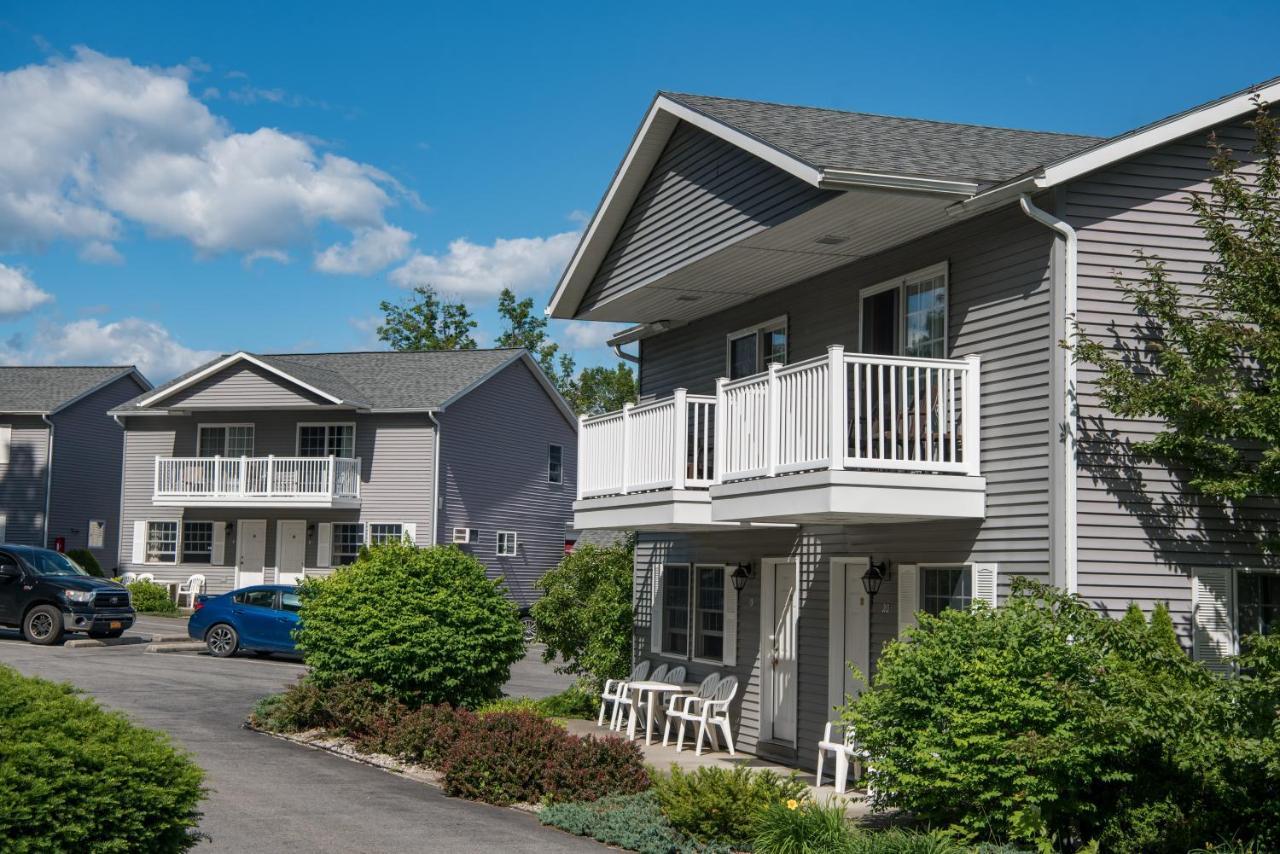 Americas Best Value Inn & Suites Lake George Bagian luar foto
