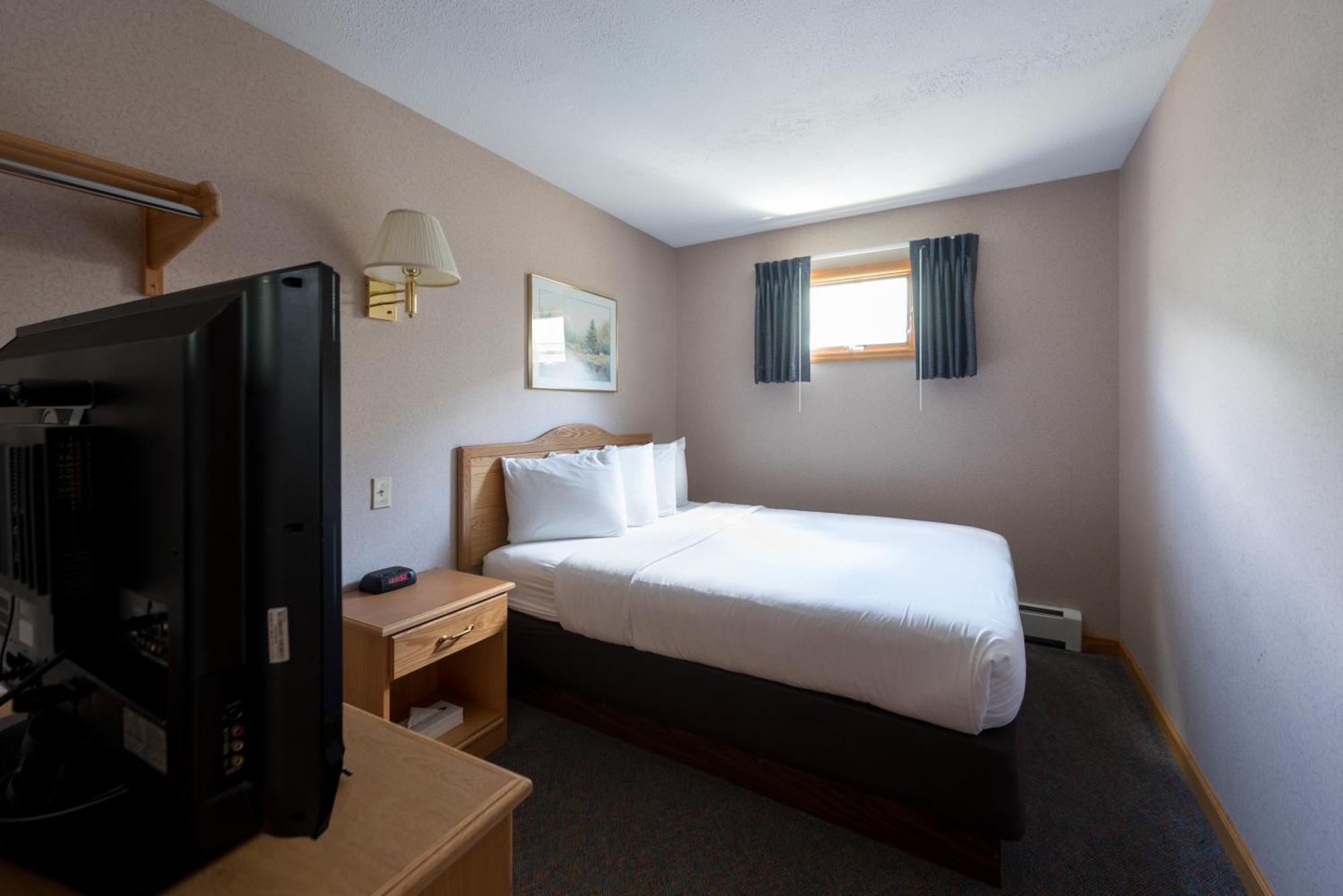 Americas Best Value Inn & Suites Lake George Ruang foto