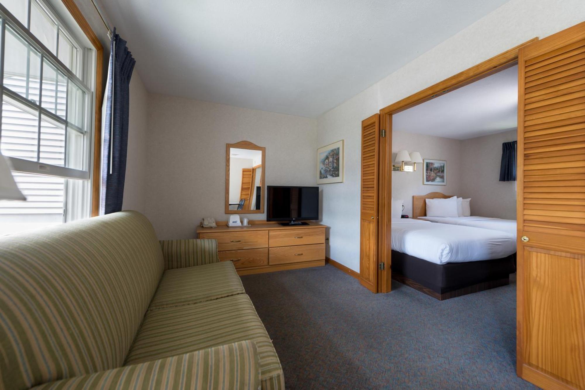 Americas Best Value Inn & Suites Lake George Ruang foto